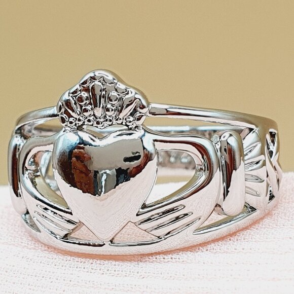 Hollow Mujer Guard Concentric Knot Carving Heart Rings for Women, INDN8486 - Picture 1 of 4